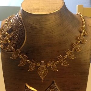 Lucky brand gold necklace